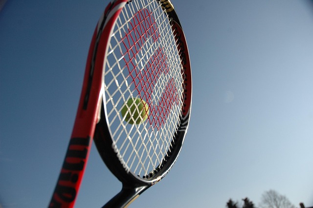 Wilson Clash 100 v2 Tennis Racket